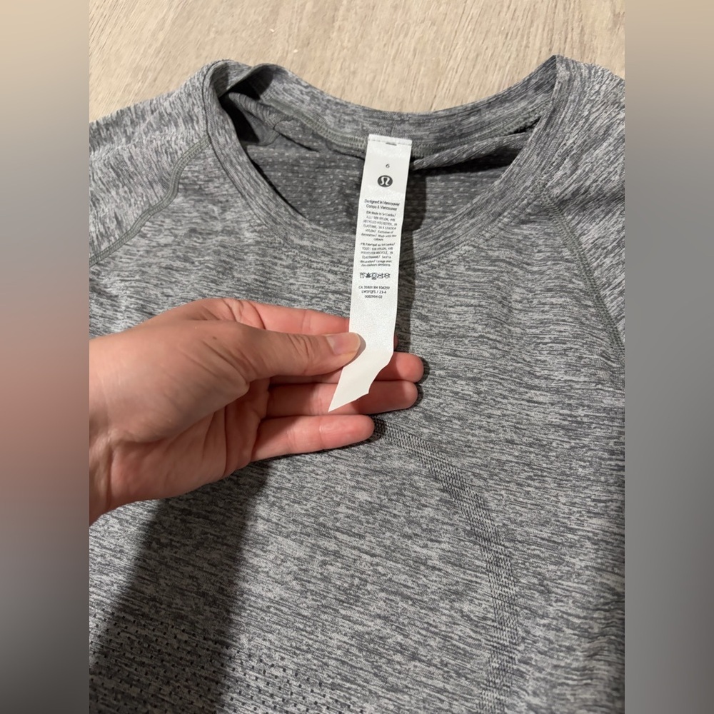 NWT Lululemon Swiftly - Picture 5 of 6